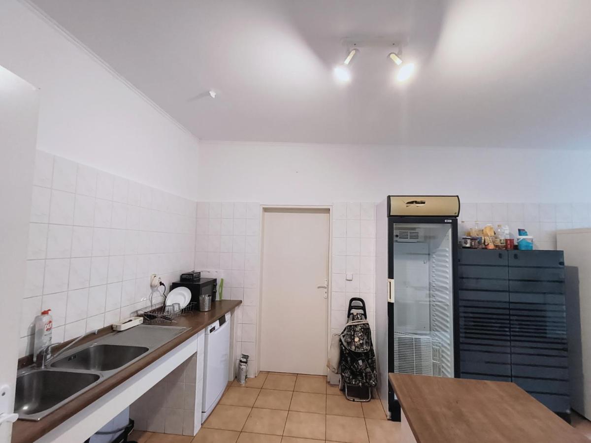 Cozy Room With Garden In Братислава Экстерьер фото