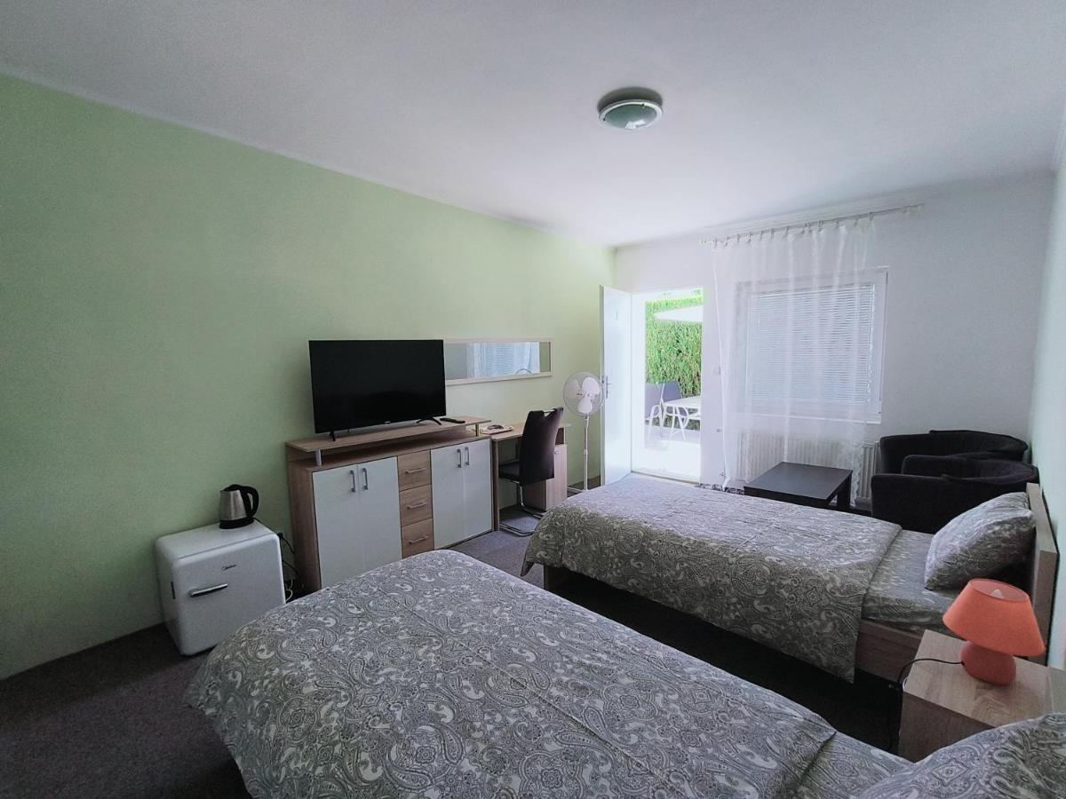 Cozy Room With Garden In Братислава Экстерьер фото