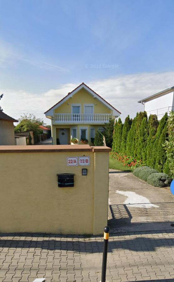 Cozy Room With Garden In Братислава Экстерьер фото