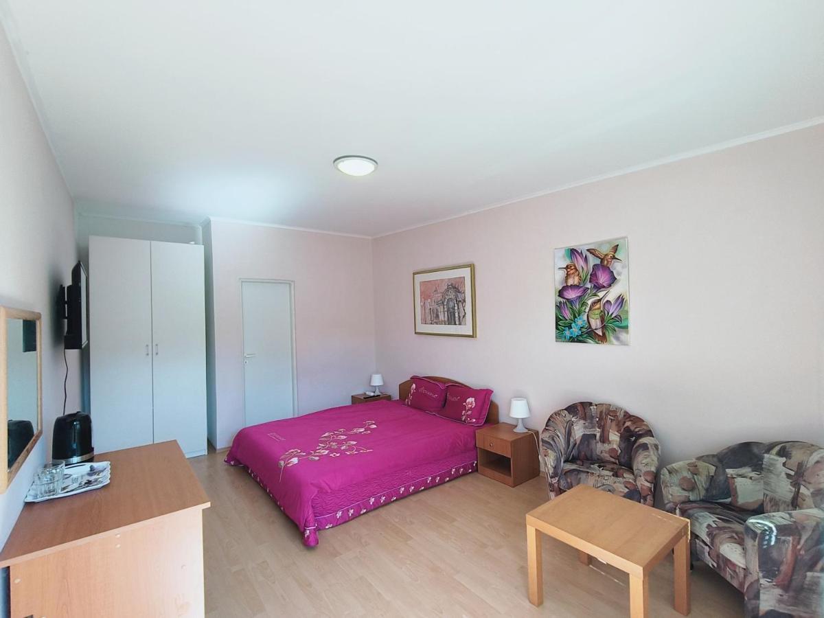 Cozy Room With Garden In Братислава Экстерьер фото