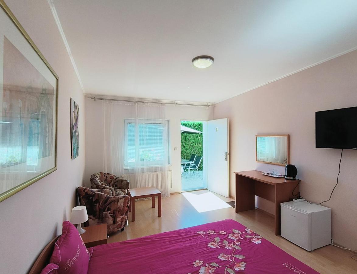 Cozy Room With Garden In Братислава Экстерьер фото