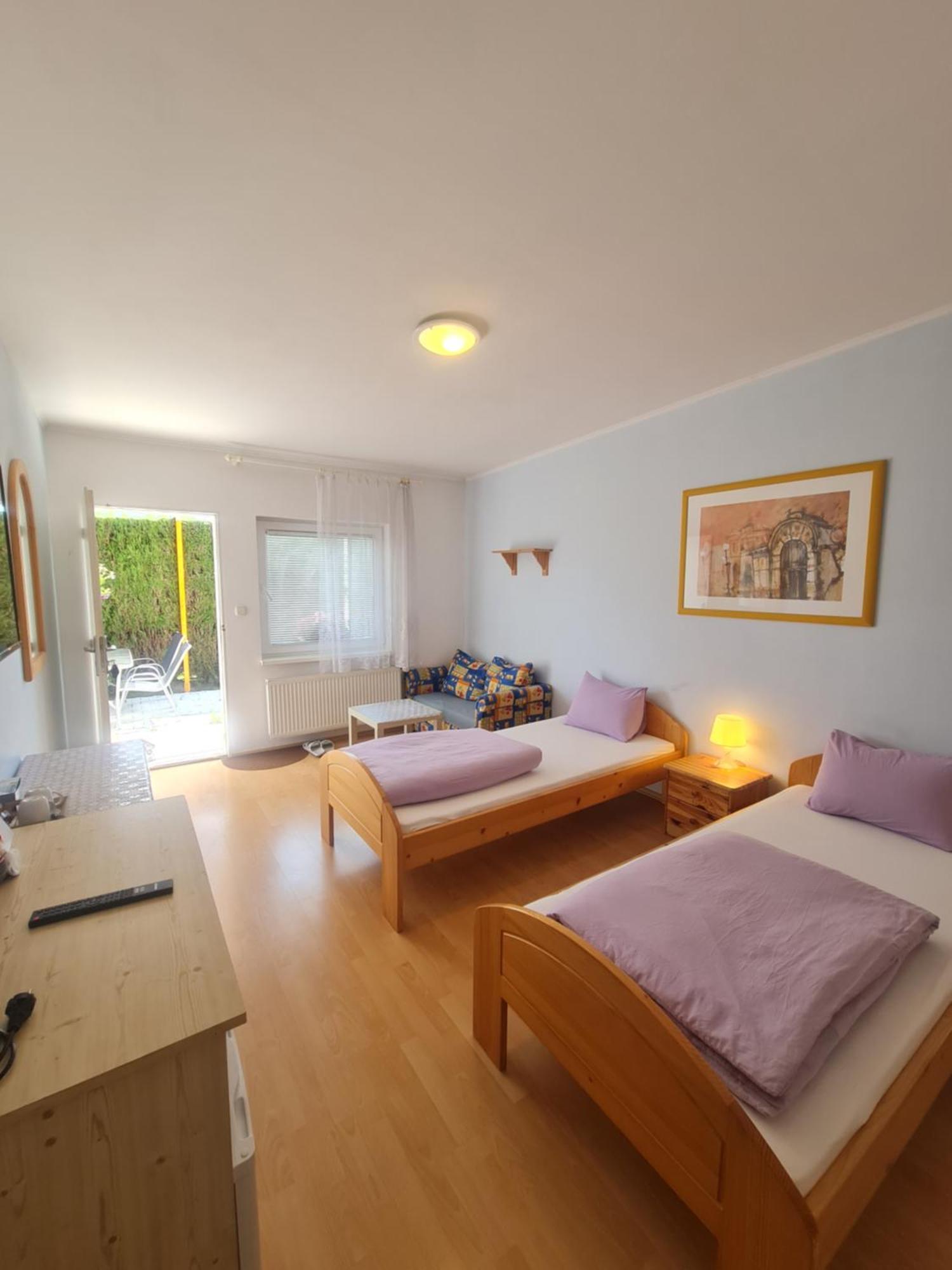 Cozy Room With Garden In Братислава Экстерьер фото