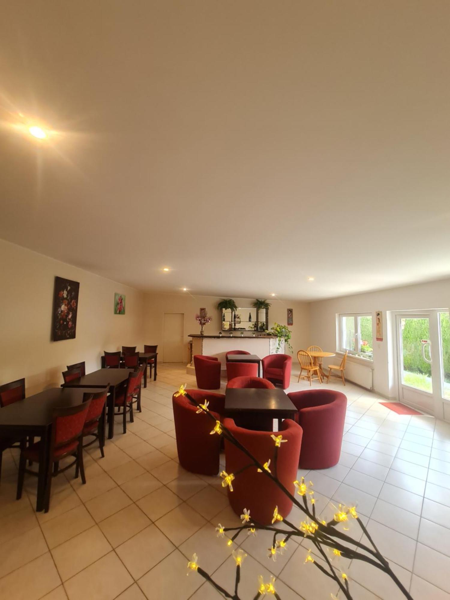 Cozy Room With Garden In Братислава Экстерьер фото