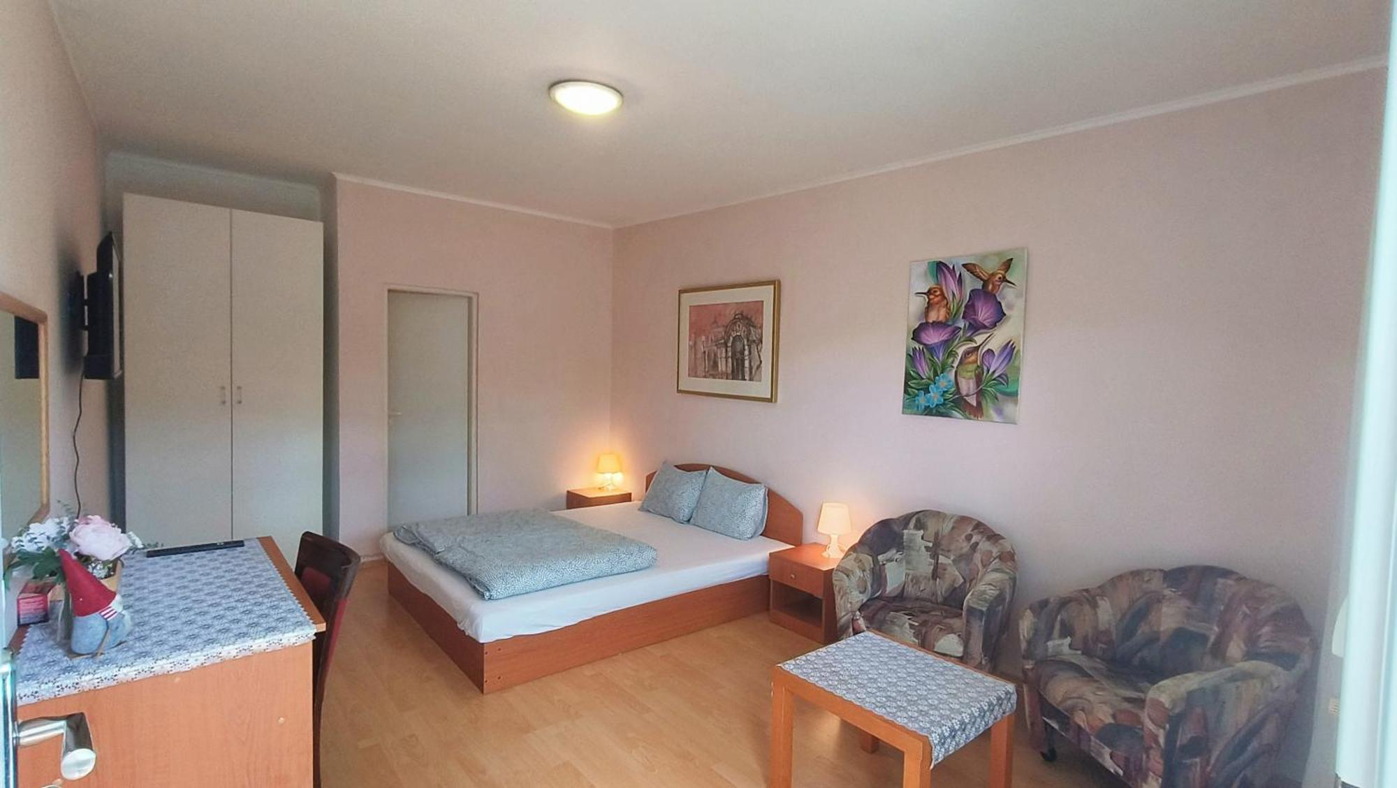 Cozy Room With Garden In Братислава Экстерьер фото