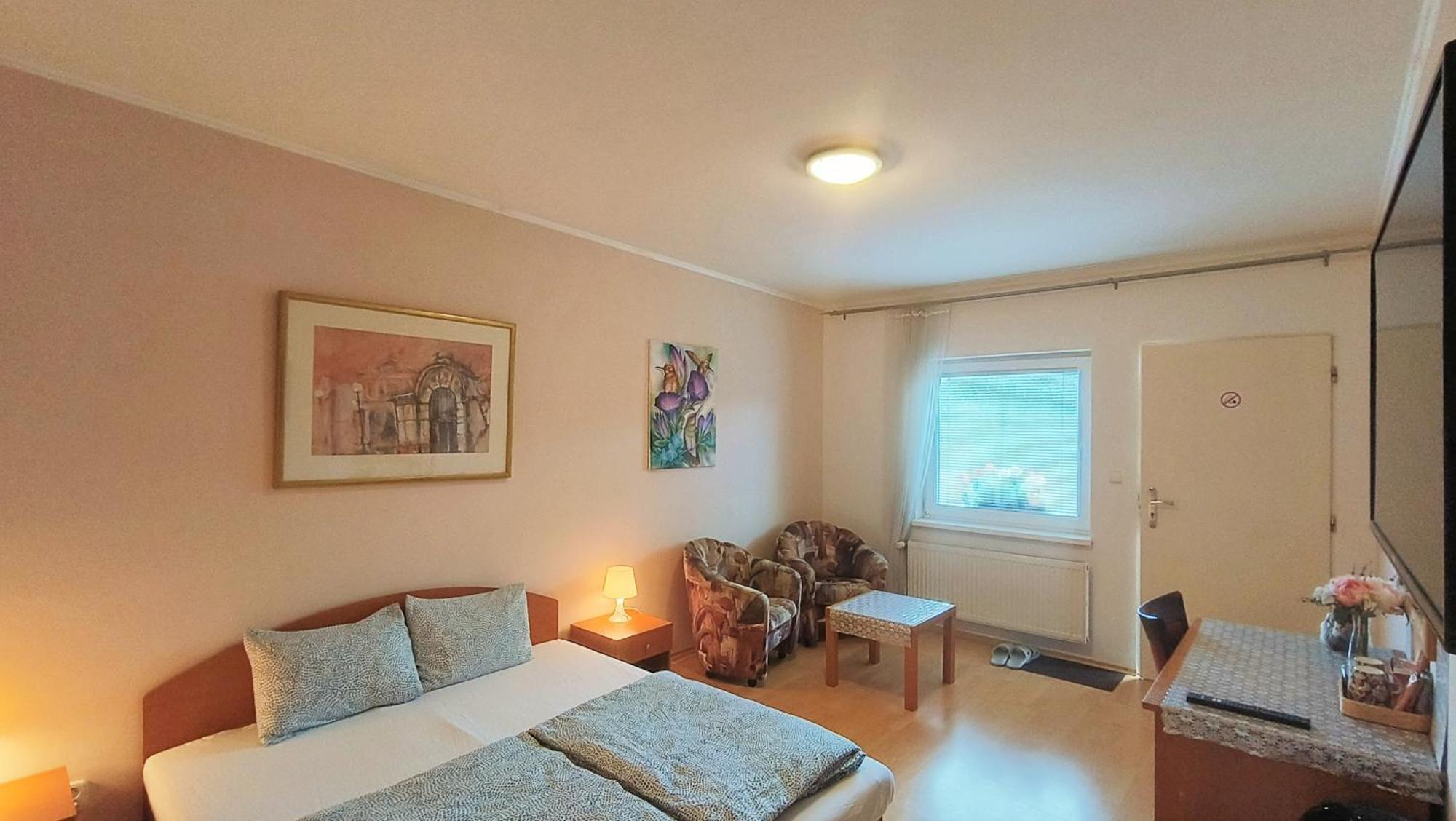 Cozy Room With Garden In Братислава Экстерьер фото