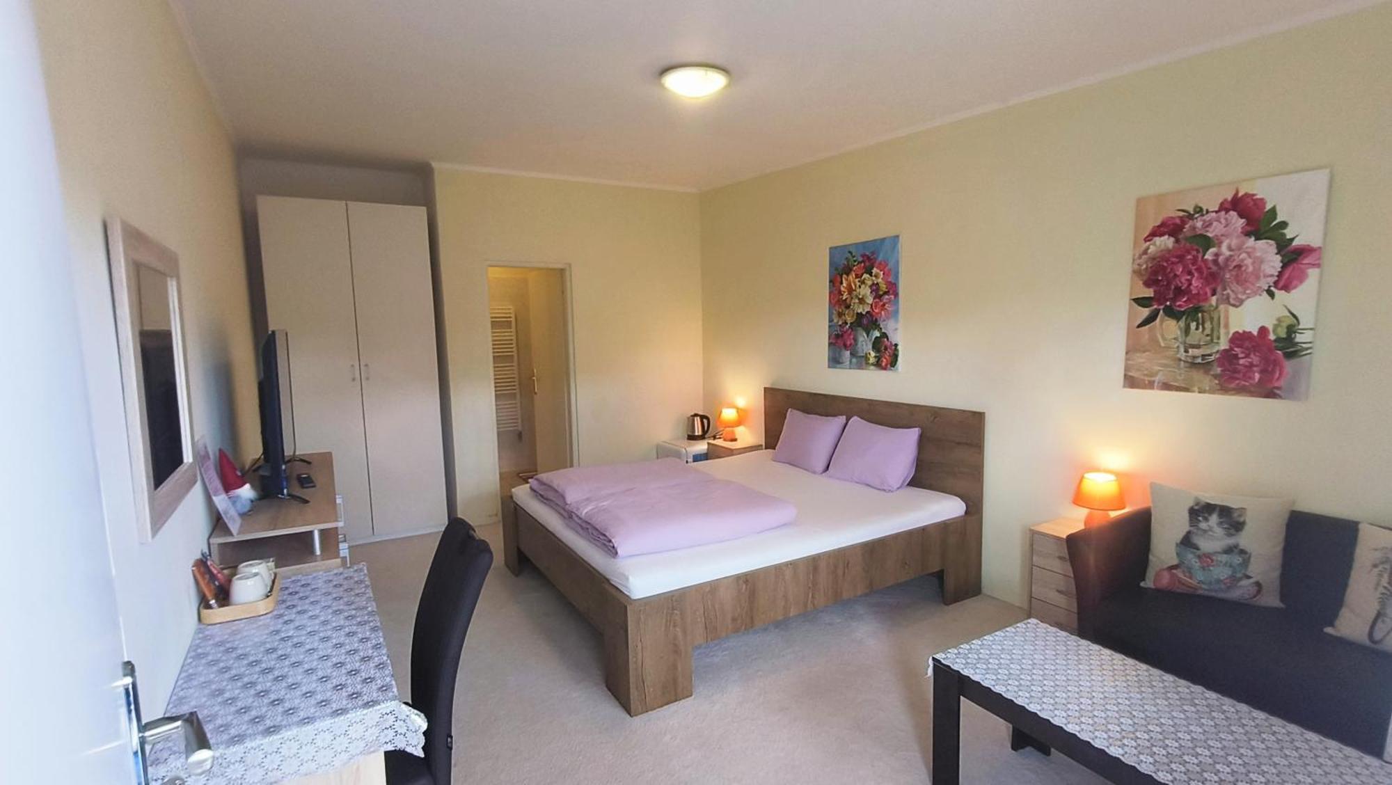 Cozy Room With Garden In Братислава Экстерьер фото